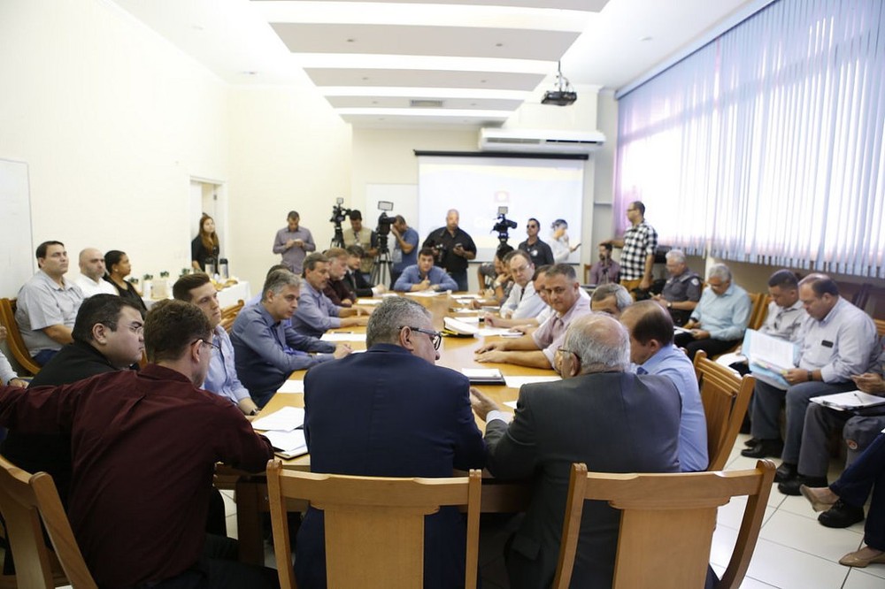 Manifesto reúne seis propostas para aumentar segurança na travessia de balsas entre Santos e Guarujá