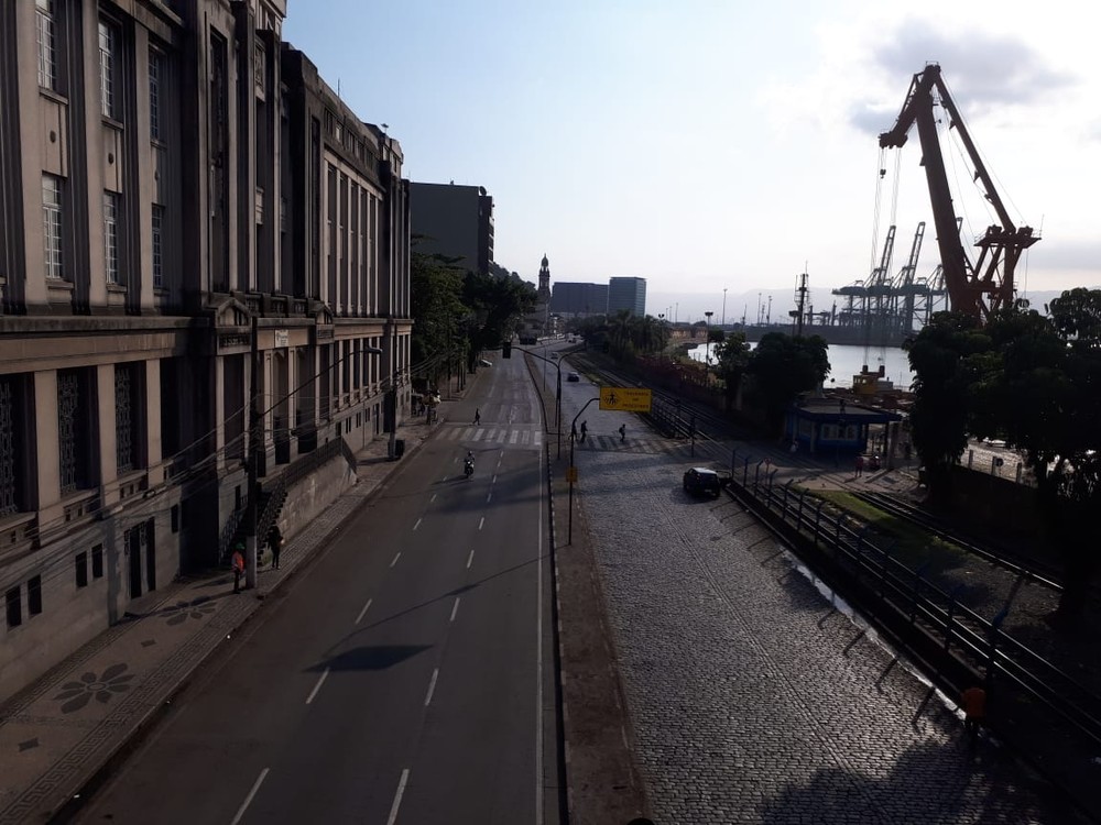 Vias do Porto de Santos, SP, ficam desertas após bloqueios de caminhoneiros