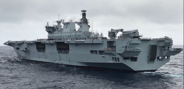 Marinha recebe porta-helicópteros