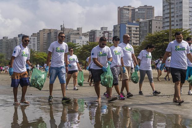 DP World e BTP se unem para participar de mutirão de limpeza na praia de Santos