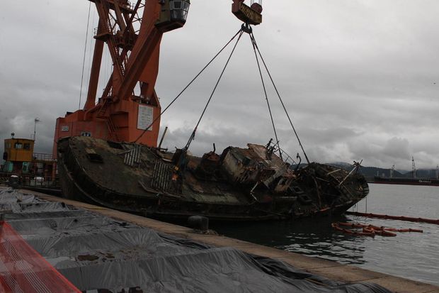 Porto prepara remoção de terceira embarcação naufragada 