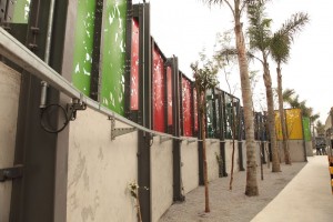 Terminal aposta em vegetação para mudar aspecto de muro na Avenida Mário Covas