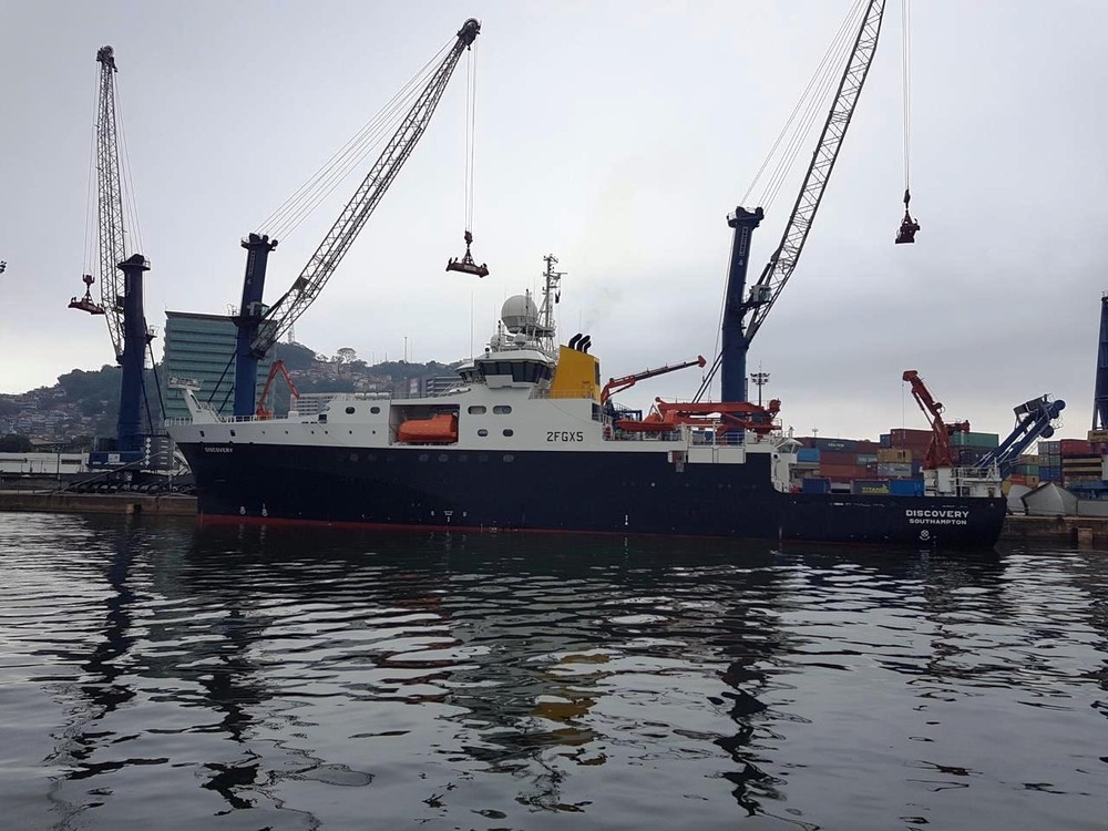 Navio de pesquisa oceanográfica da realeza britânica faz escala no Porto de Santos, SP