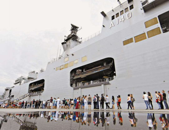 Navio da Marinha leva mais de 5 mil pessoas ao Porto