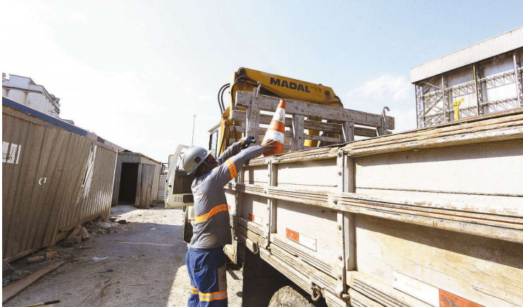 Obras da Perimetral do Porto ganham novo impulso / Terminal realiza descarga recorde