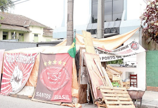 Estivadores têm que sair da calçada do OGMO