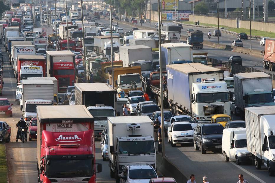 Governo quer criar ‘Uber’ no transporte de carga
