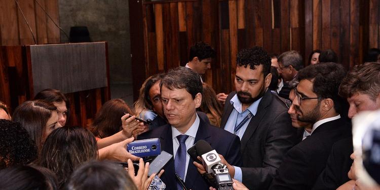 Cerca de 100 estatais podem ser alvo de privatização