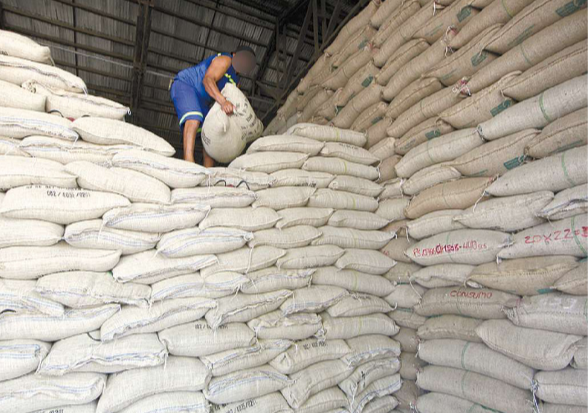 Brasil amplia exportações de café em 13,9%. Santos responde por 80%