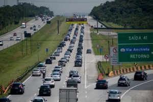 Mais de 306 mil veículos passaram pelo Sistema Anchieta-Imigrantes durante o feriado
