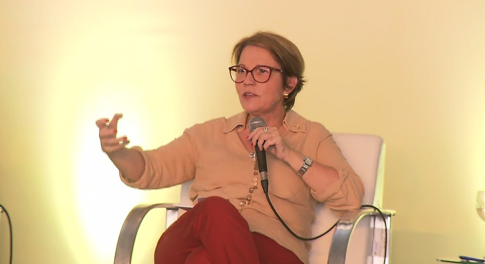 Ministra vai ao RS, atingido por cheias, e abre colheita de soja no PR