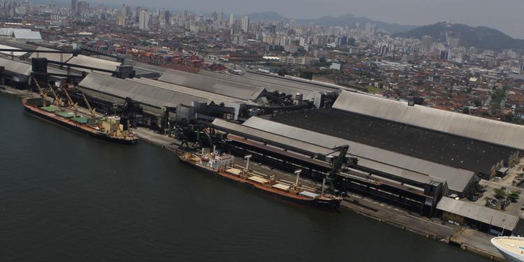 Porto de Santos em movimentação de carga fecha o ano com recorde