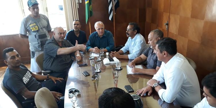 Vice-prefeito de Santos recebe caminhoneiros após manifestação para tentar fechar acordo