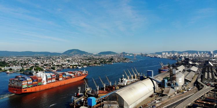 Porto de Santos oferece vagas de emprego