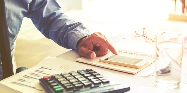 Arrecadação de ICMS acelera com avanço do comércio e combustíveis