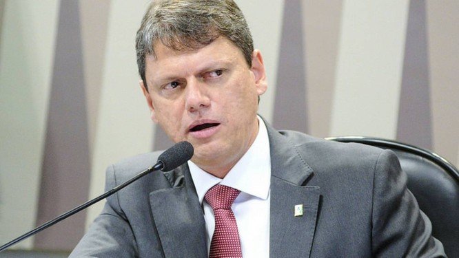 Ministro diz que governo vai licitar três ferrovias até 2020
