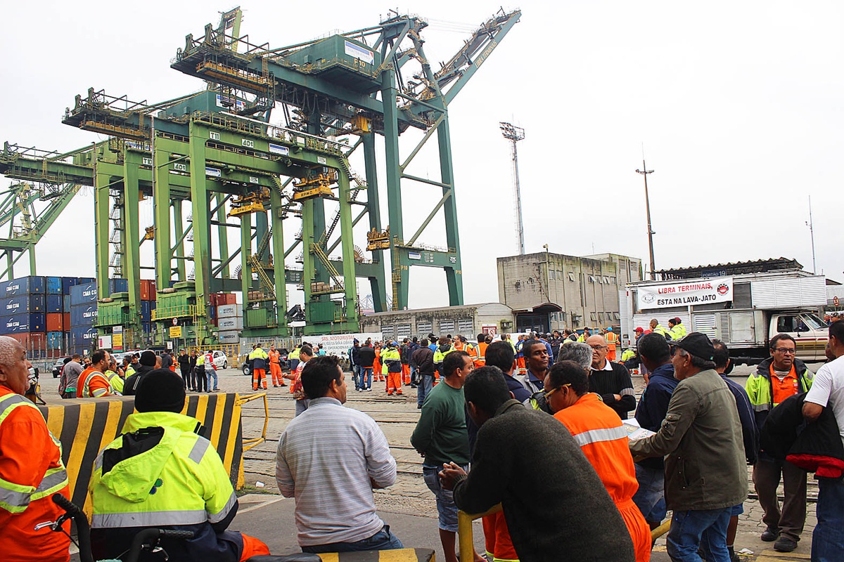 Estivadores de Santos suspendem greve