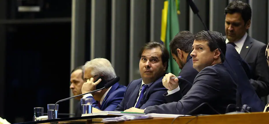 Governo recua e muda decreto para nomear cargo comissionado