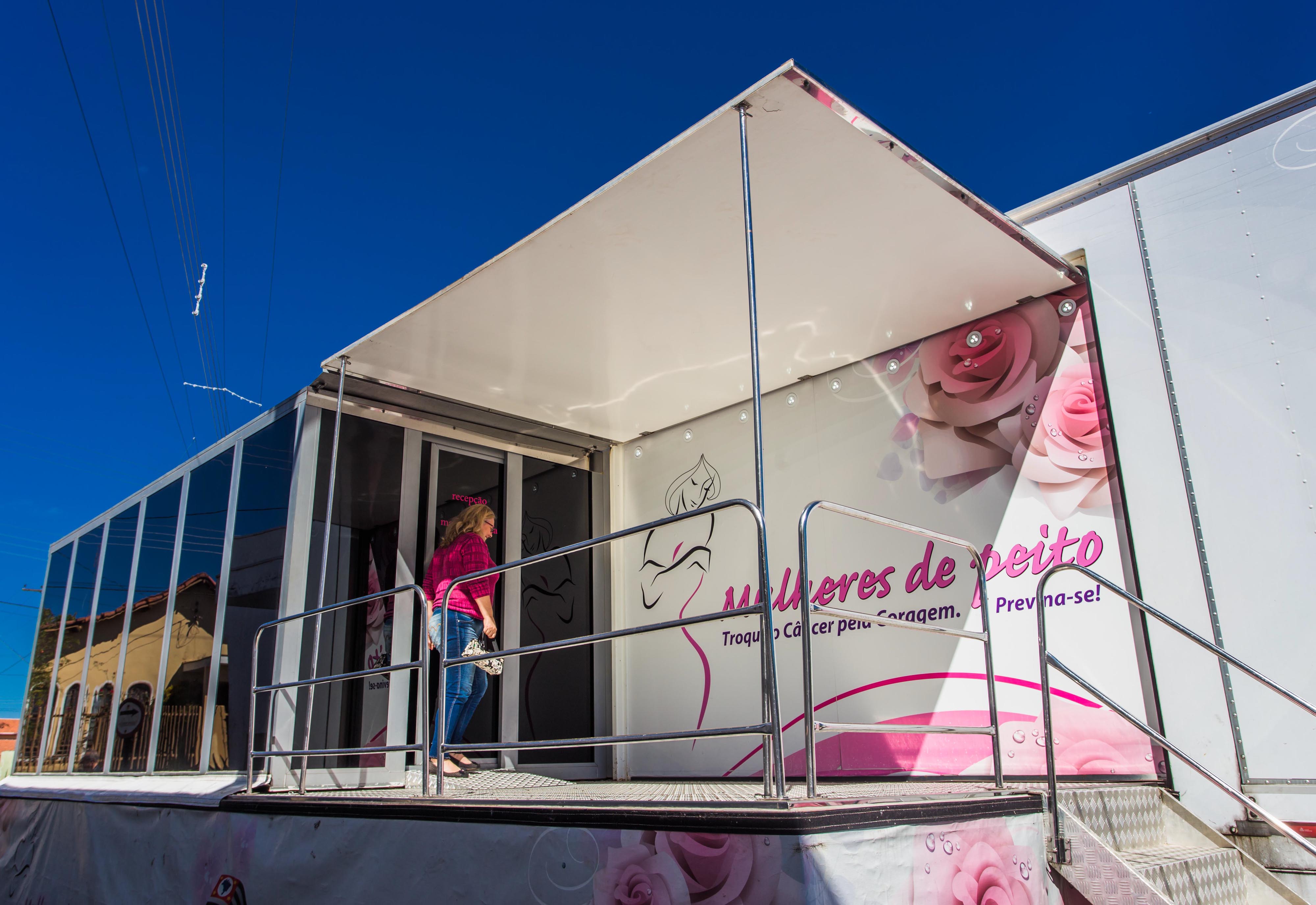 Carreta “Mulheres de Peito” percorre o Estado no mês da mulher