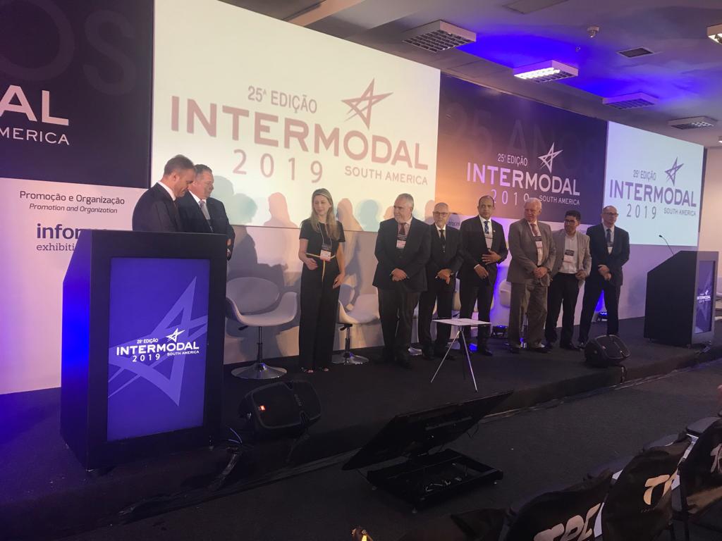 Ministério firma cooperação para capacitar trabalhadores do setor portuário
