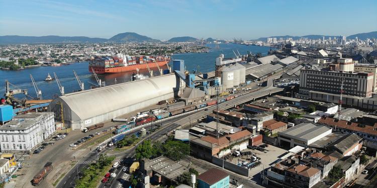 Portos brasileiros vão crescer 3,5% em 2019