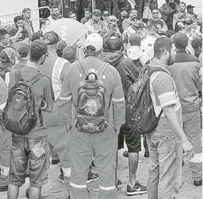 Estivadores de Santos param por tempo indeterminado