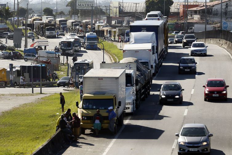 Caminhoneiros: greve perde força