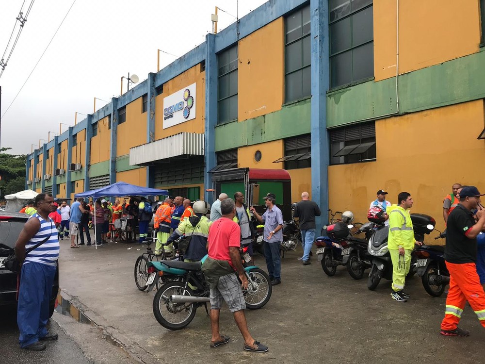 Estivadores de terminais de contêineres entram em greve do Porto de Santos