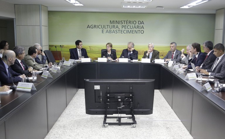 Ministra discute com representantes do café a elaboração de políticas para o setor 