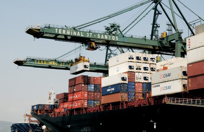 Contêineres da Libra devem dar espaço à celulose em Santos