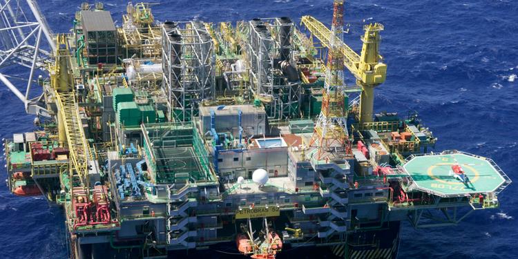 Produção de petróleo do Brasil recua 4,9% em fevereiro na comparação anual