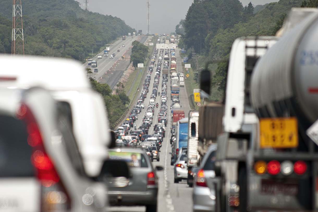 Até 290 mil veículos devem descer a Serra nos feriados da Páscoa e Tiradentes