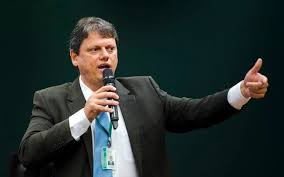 Leilões já arrecadaram R$ 7 bilhões em investimentos, diz ministro