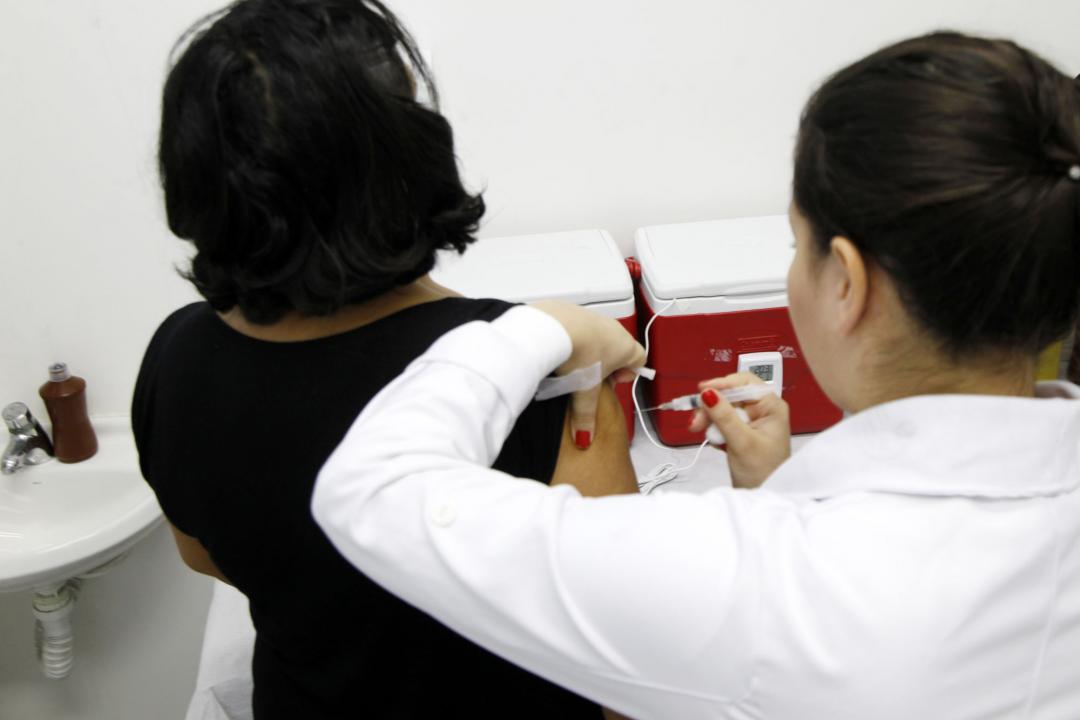Campanha de vacinação contra gripe inicia na quarta em Santos