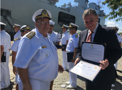 Presidente da CDRJ homenageado pela Marinha