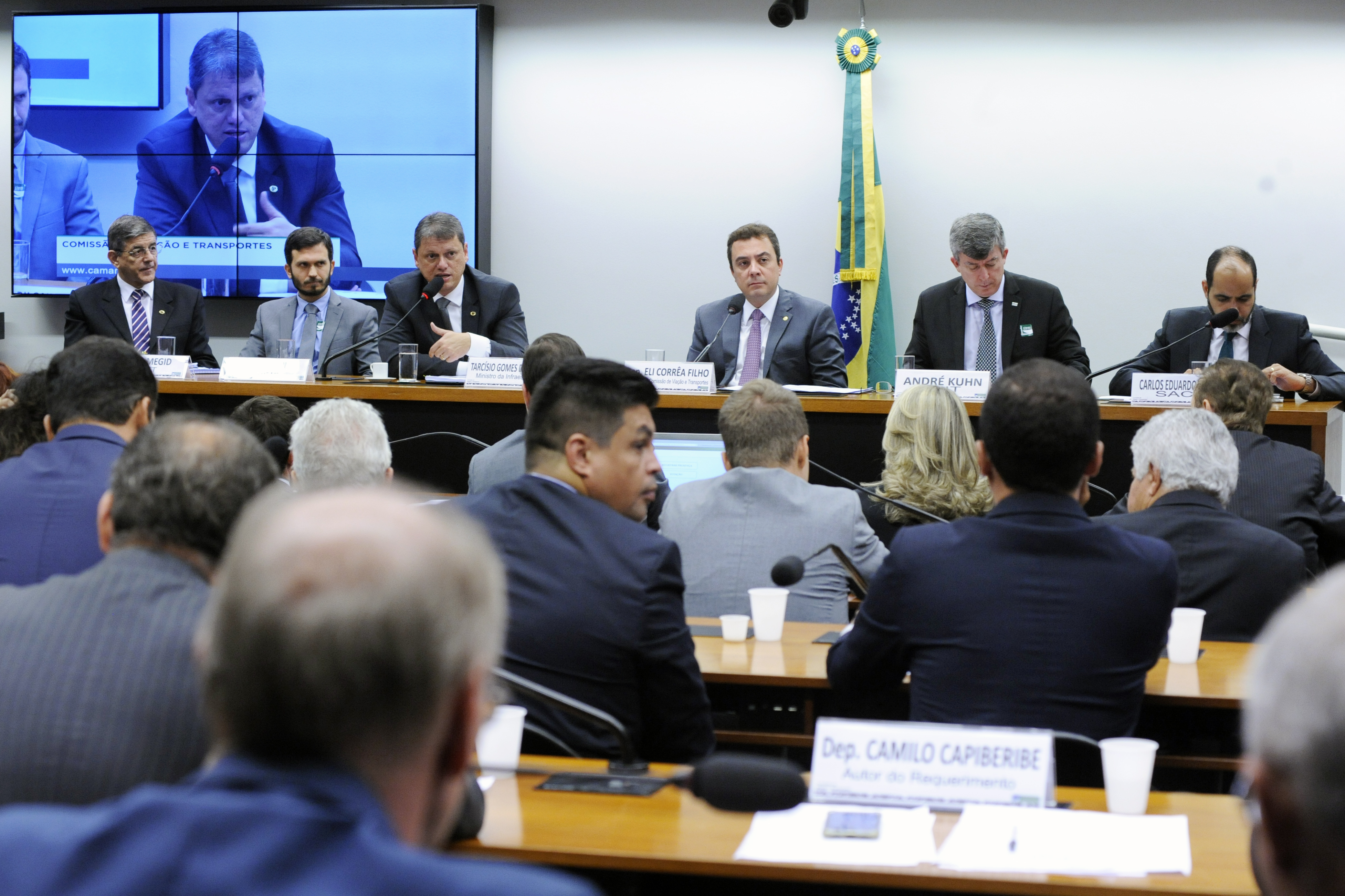 Ministro afirma que faltam recursos para Infraestrutura e defende concessões