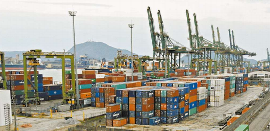 Libra recebe último navio