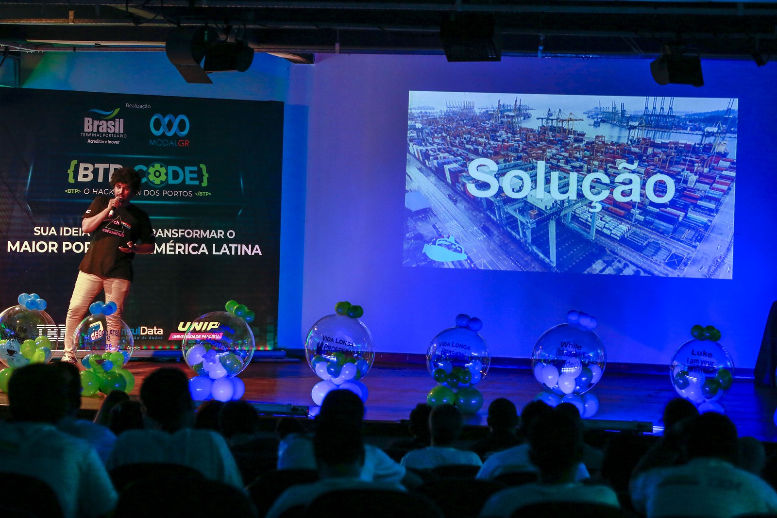 Escala de navios com inteligência artificial vence maratona de 30h para inovação do setor portuário