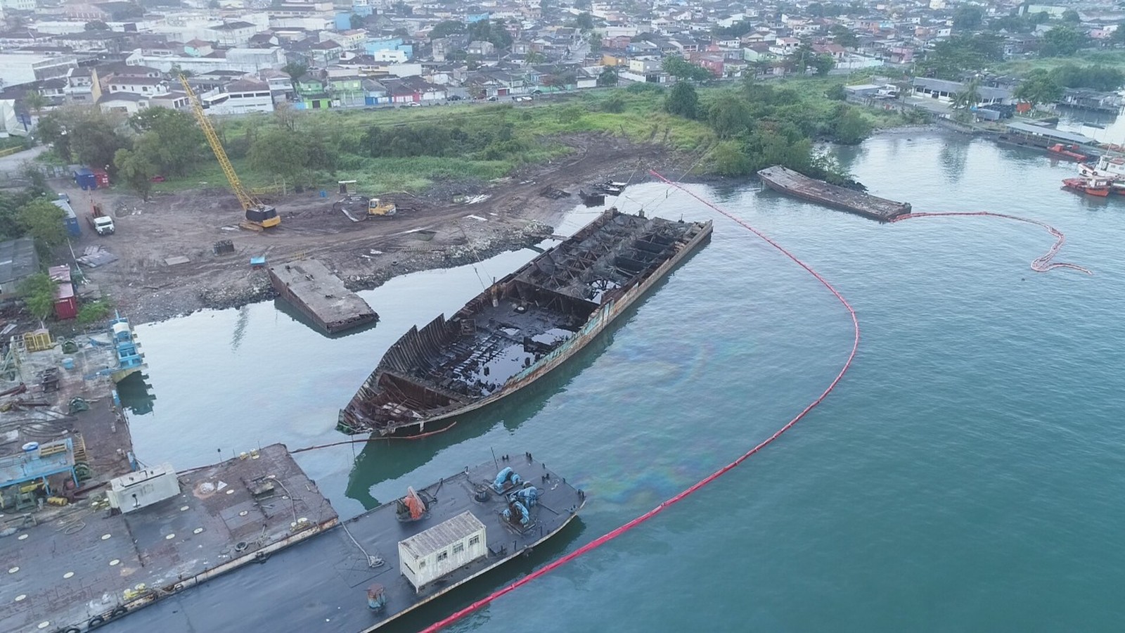 Estaleiro é multado em R$ 505 mil pelo vazamento de óleo de navio no mar
