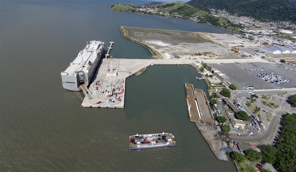Porto de São Sebastião opera sem licença ambiental