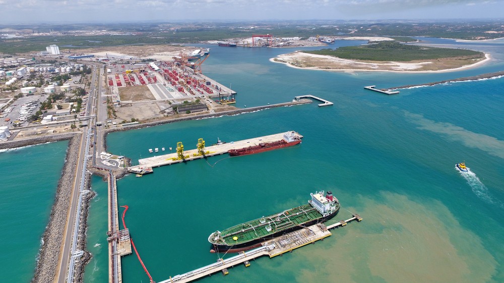 Governo anuncia estudos para vender parte da estatal que administra o Porto de Suape