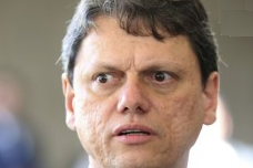 Caminhoneiros descartam greve, após governo ceder 
