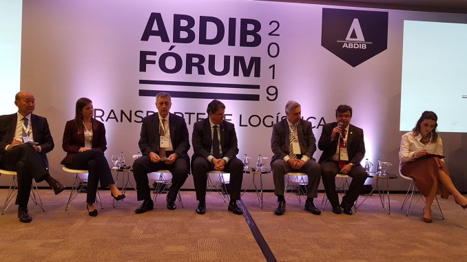 Mário Povia participa de evento sobre infraestrutura em Brasília