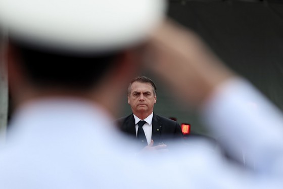Bolsonaro anuncia redução de 90% de normas de segurança no trabalho