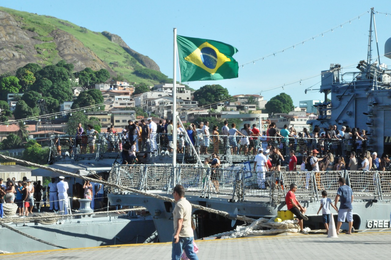 Navios da Marinha reúnem mais de 11 mil visitantes no Porto de Vitória