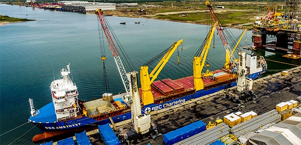 T-Mult recebe embarcação com turbina a gás para termelétrica