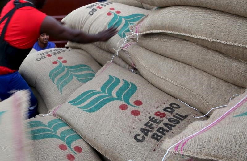Exportações de café do Brasil atingem 34 milhões de sacas no ano-safra e sinalizam recorde histórico