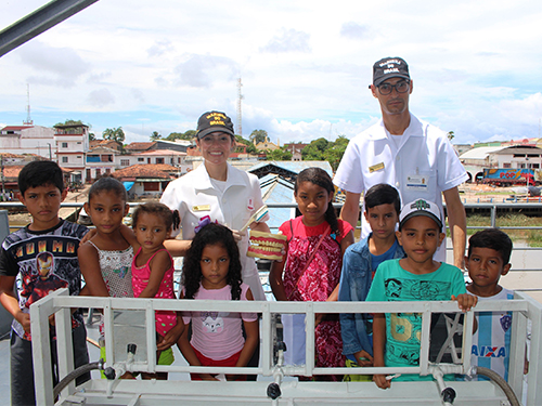 Navio Auxiliar “Pará” realiza Ação Cívico-Social e atende população de Ponta de Pedras-PA