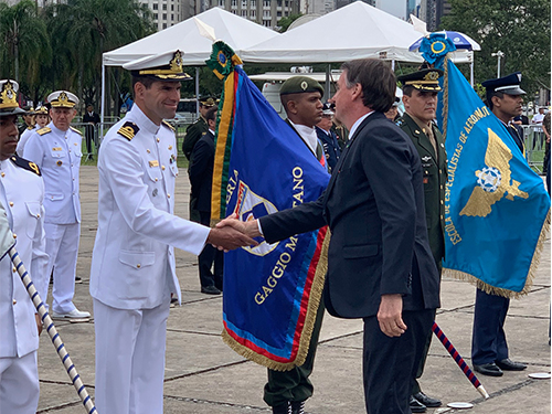 Fragata “Liberal” é condecorada com a Medalha da Vitória