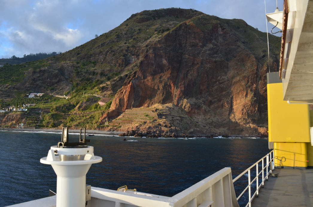 Navio hidrográfico da Marinha investiga mar da Madeira